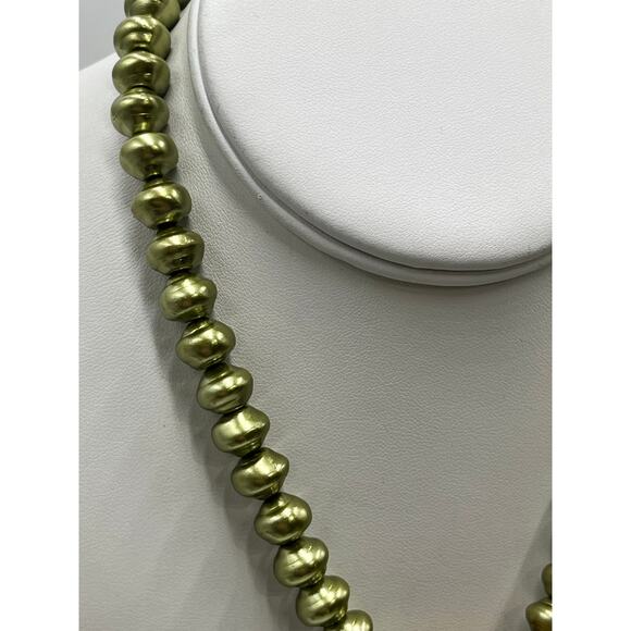 Sarah Cavendar Metalworks Vintage Faux Green Pearl Mesh Pendant Necklace - Picture 4 of 11